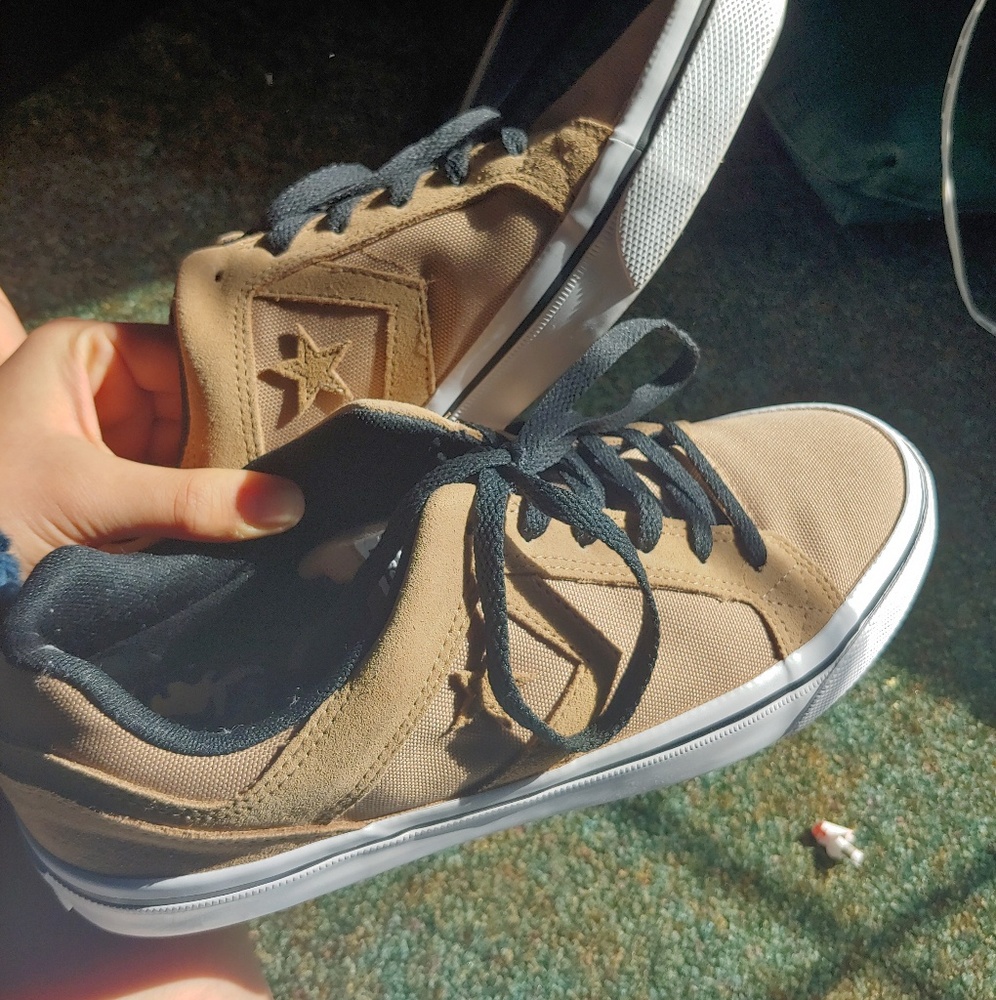 low top converse sneakers (chuck Taylor, all star)